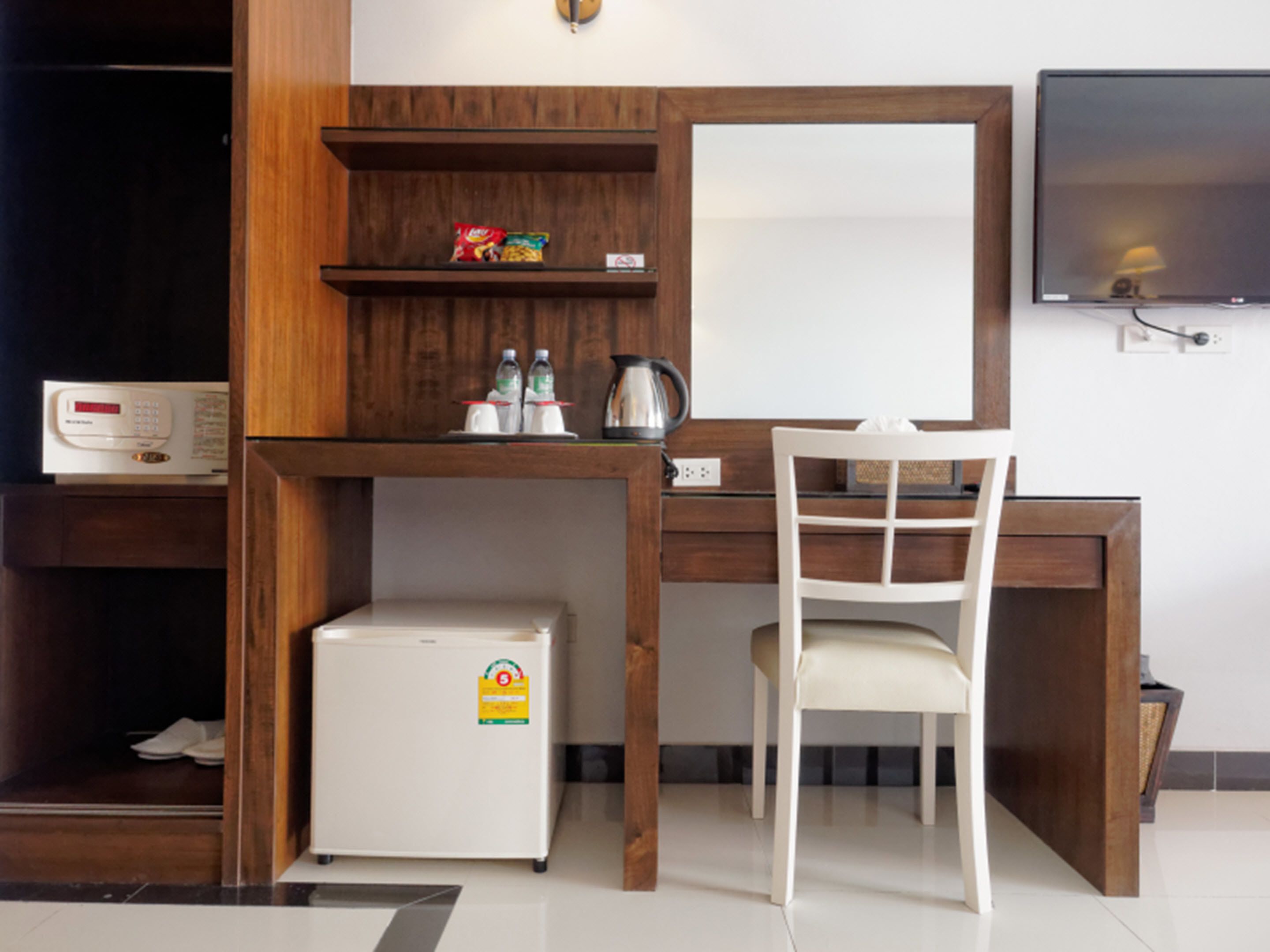 superior room, balcony | premium bedding, minibar, in-room safe, desk