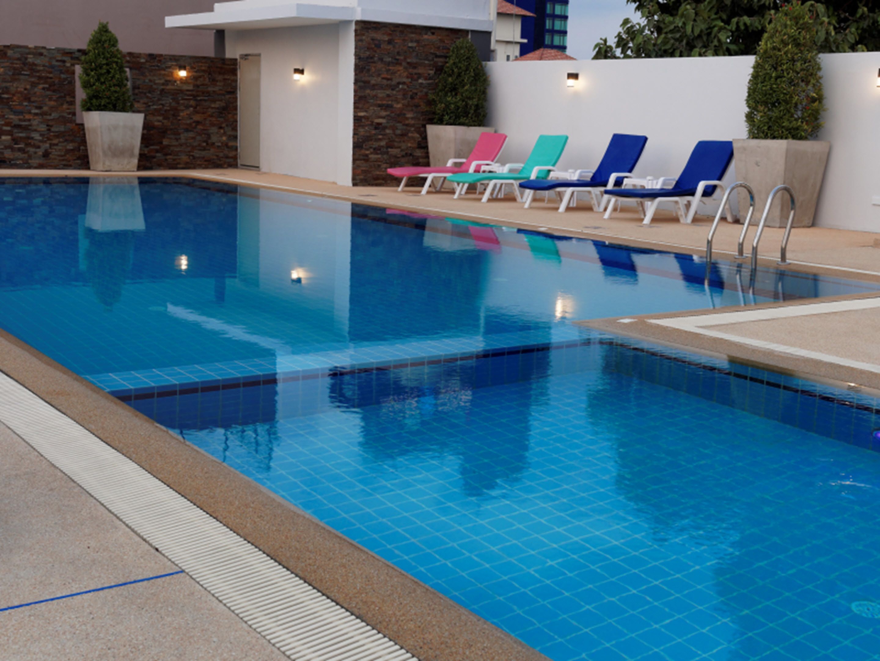 outdoor pool, pool loungers