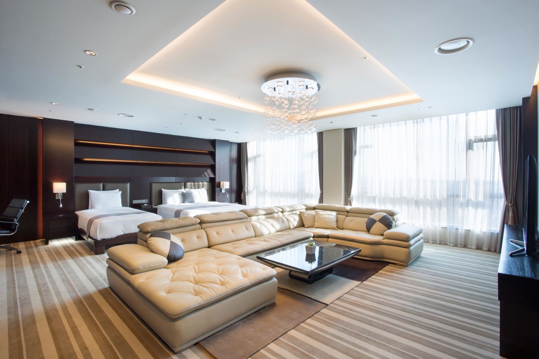 Minibar, coffre-fort, décor unique, ameublement unique