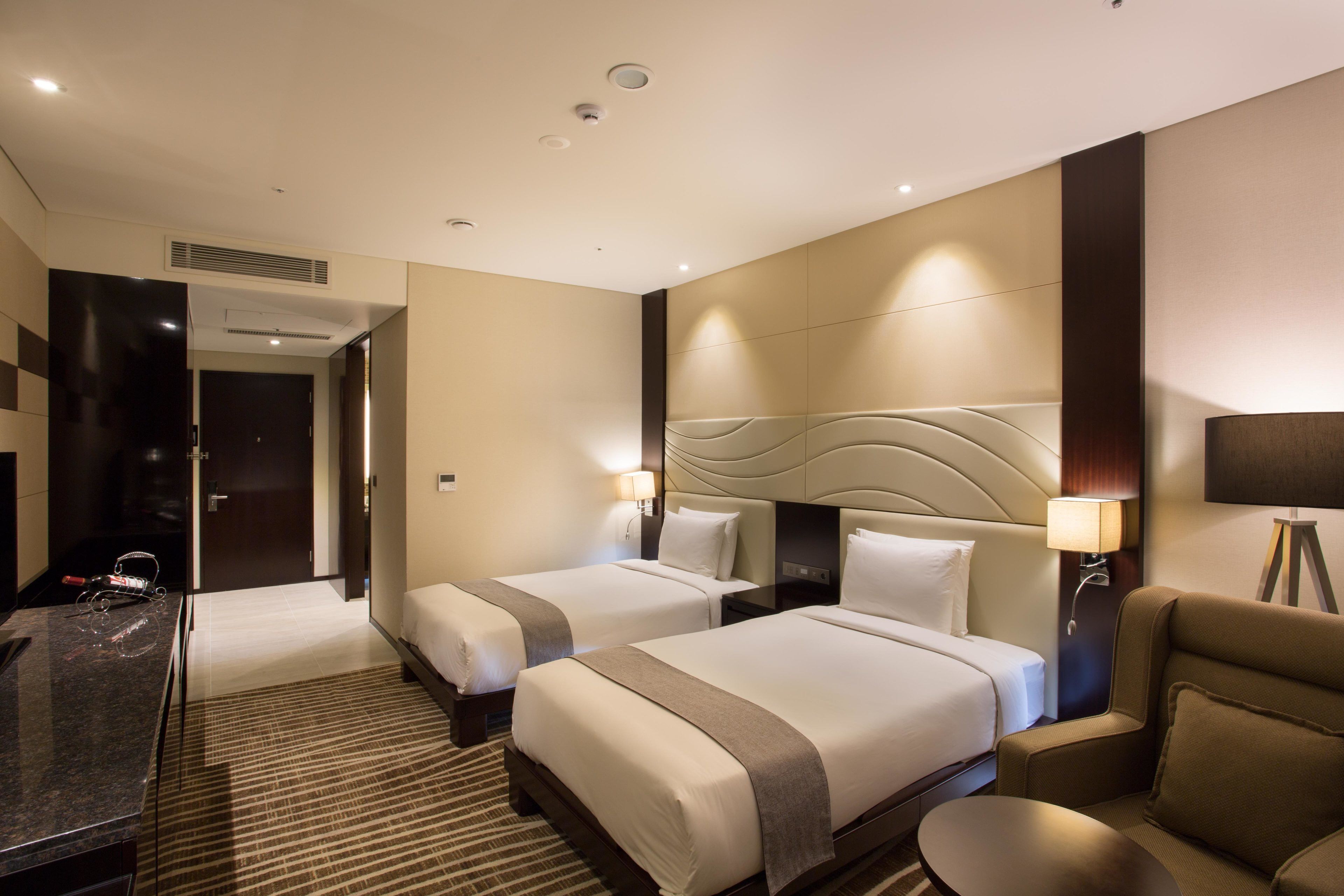 Minibar, coffre-fort, décor unique, ameublement unique