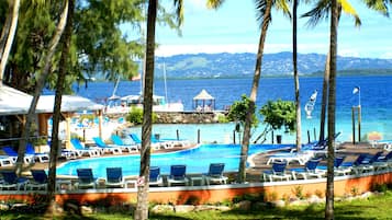 2 outdoor pools, pool umbrellas