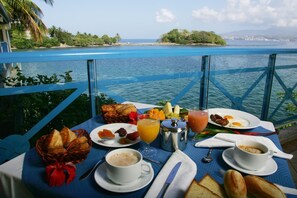Free daily buffet breakfast  - Résidence La Marina (Trois-Ilets)
