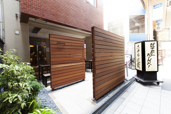 واجهة المنشأة