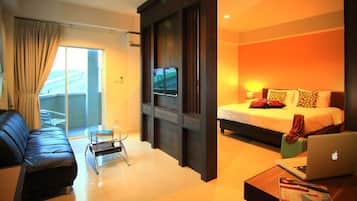 Habitación Deluxe | Ropa de cama hipoalergénica, caja fuerte, escritorio y cortinas opacas