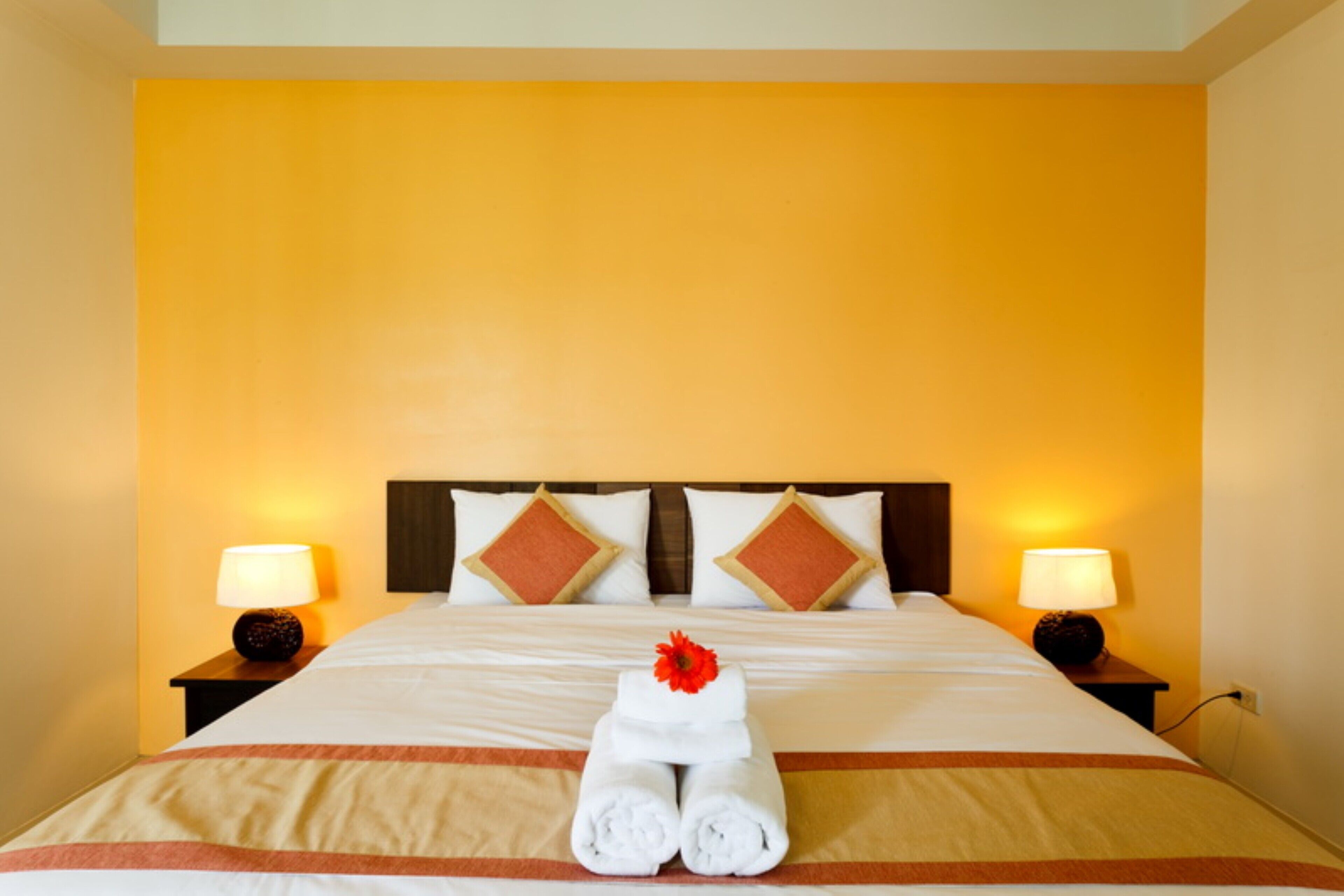 deluxe room | hypo-allergenic bedding, in-room safe, desk, blackout curtains