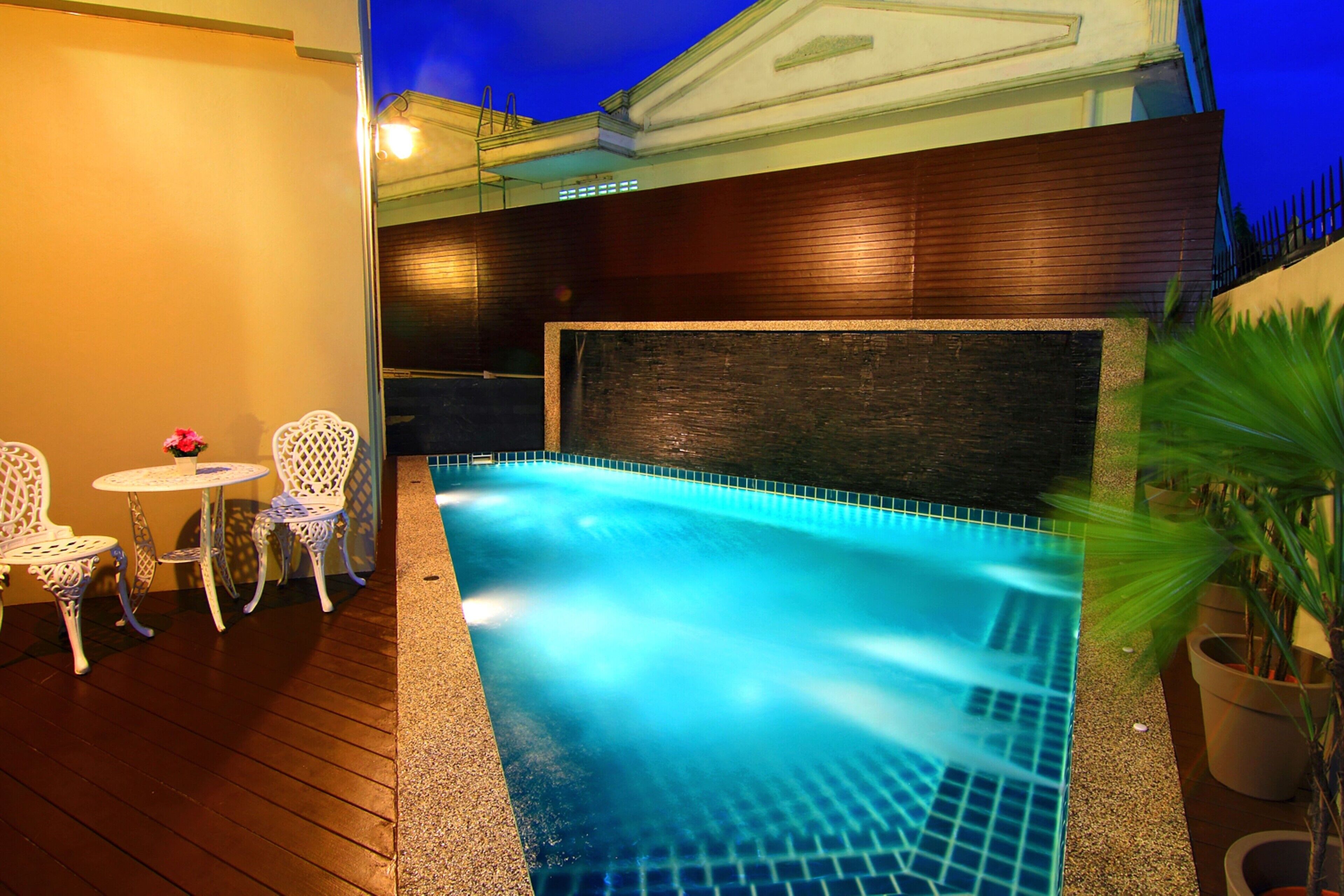 outdoor pool, pool loungers