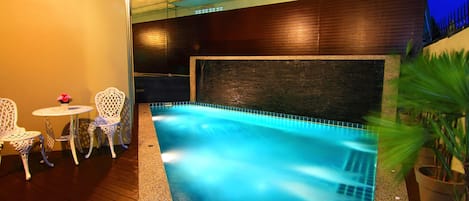 Outdoor pool, sun loungers