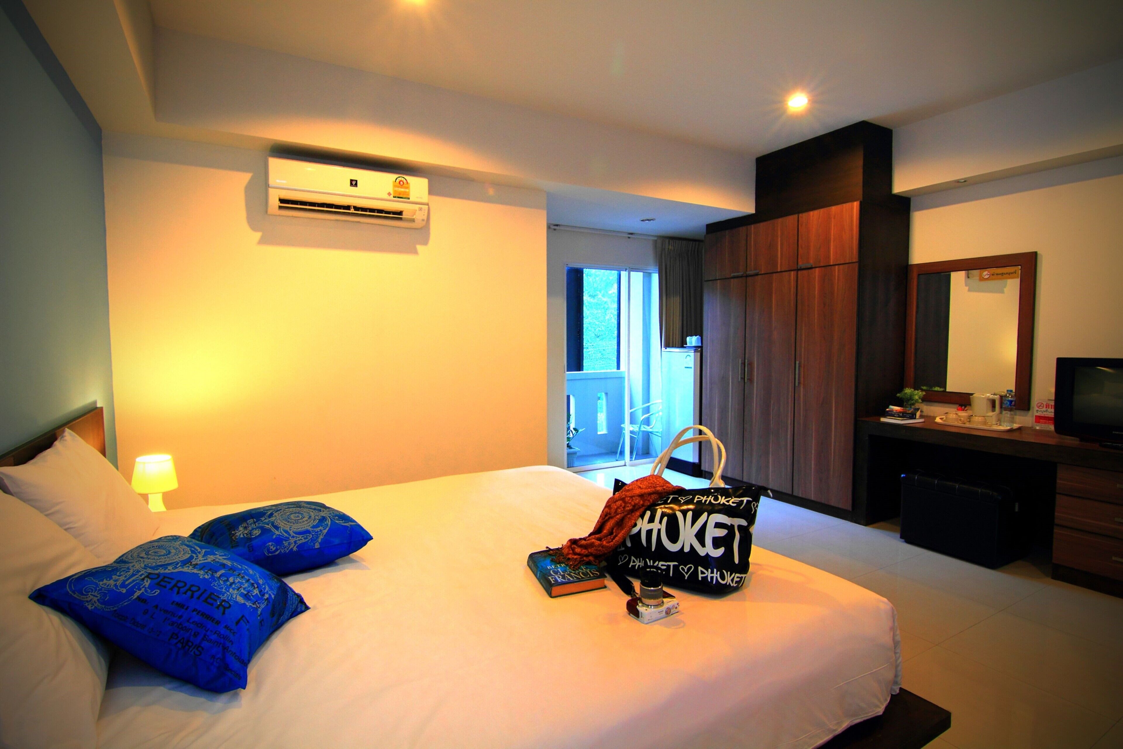 superior double | hypo-allergenic bedding, in-room safe, desk, blackout curtains