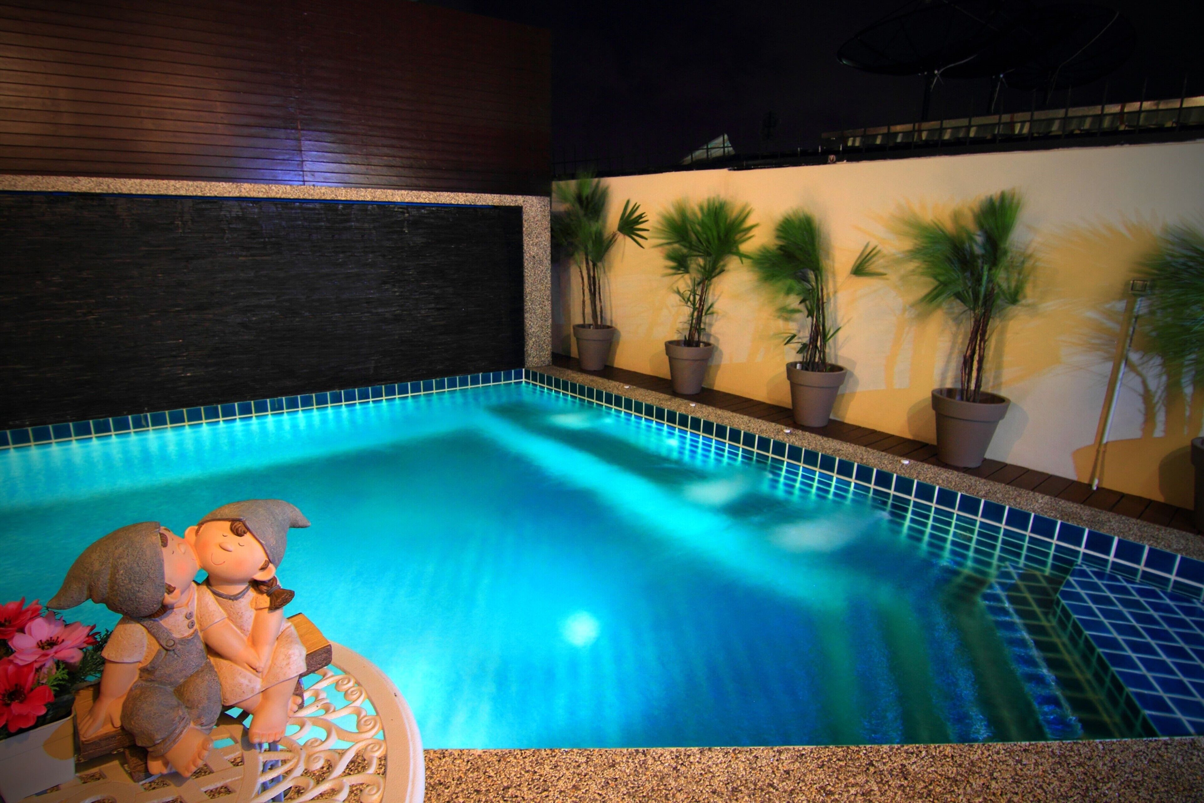 outdoor pool, pool loungers