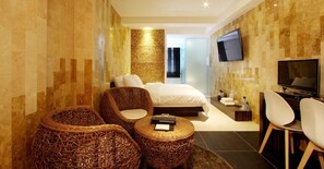 高級寢具、獨特裝潢、布置獨特、書桌