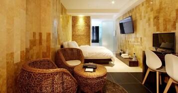 Premium bedding, individually decorated, individually furnished, desk