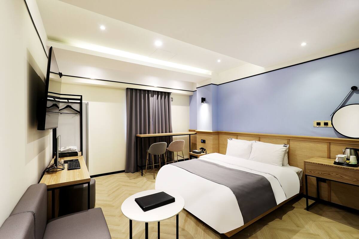 Suite Double Room | Premium bedding, desk, laptop workspace, WiFi (free)