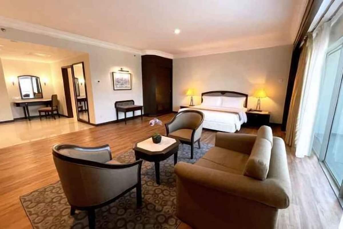 Minibar, in-room safe, soundproofing, iron/ironing board