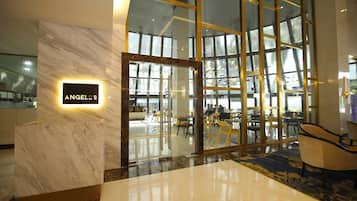 3 nhà hàng, phục vụ bữa trưa, bữa tối, món ăn Malaysia