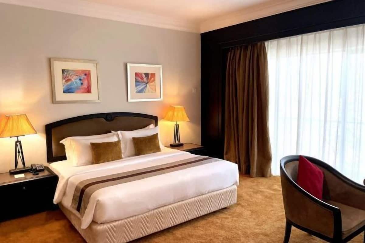 Minibar, in-room safe, soundproofing, iron/ironing board