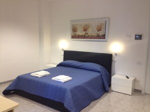 Desk, rollaway beds, free WiFi - Residence Palomba (Matera)