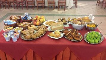 Free daily buffet breakfast