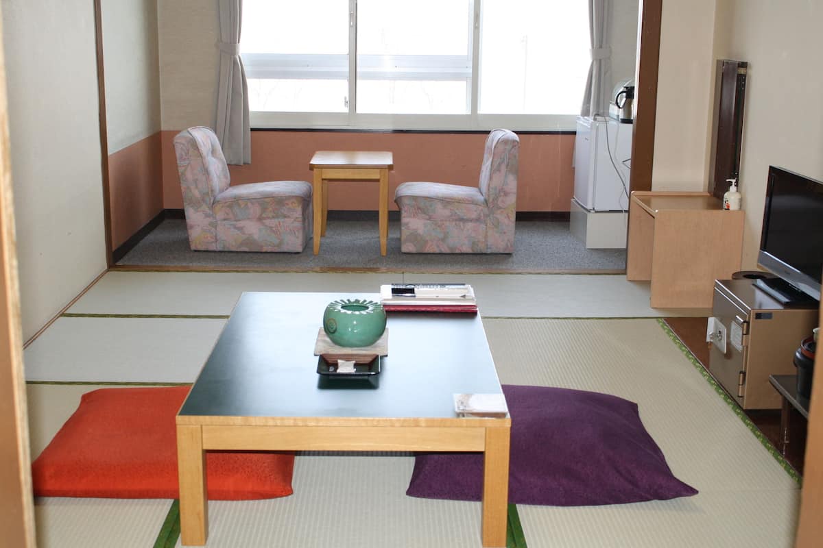 客房內保險箱、書桌、遮光布/窗簾、折疊床/加床