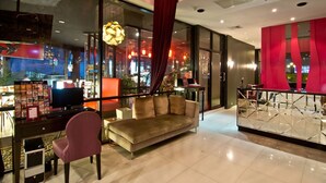 Lobby sitting area - Glitz Bangkok Hotel (Bangkok)