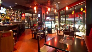 Lunch and dinner served - Glitz Bangkok Hotel (Bangkok)