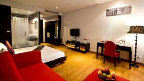 Suite | Minibar, caja de seguridad en la habitación y decoración personalizada