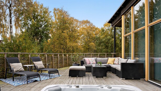 An outdoor deck with a hot tub, lounge chairs, and a sofa. - Tyleback Hotell & Konferens, BW Signature Collection (Halmstad)