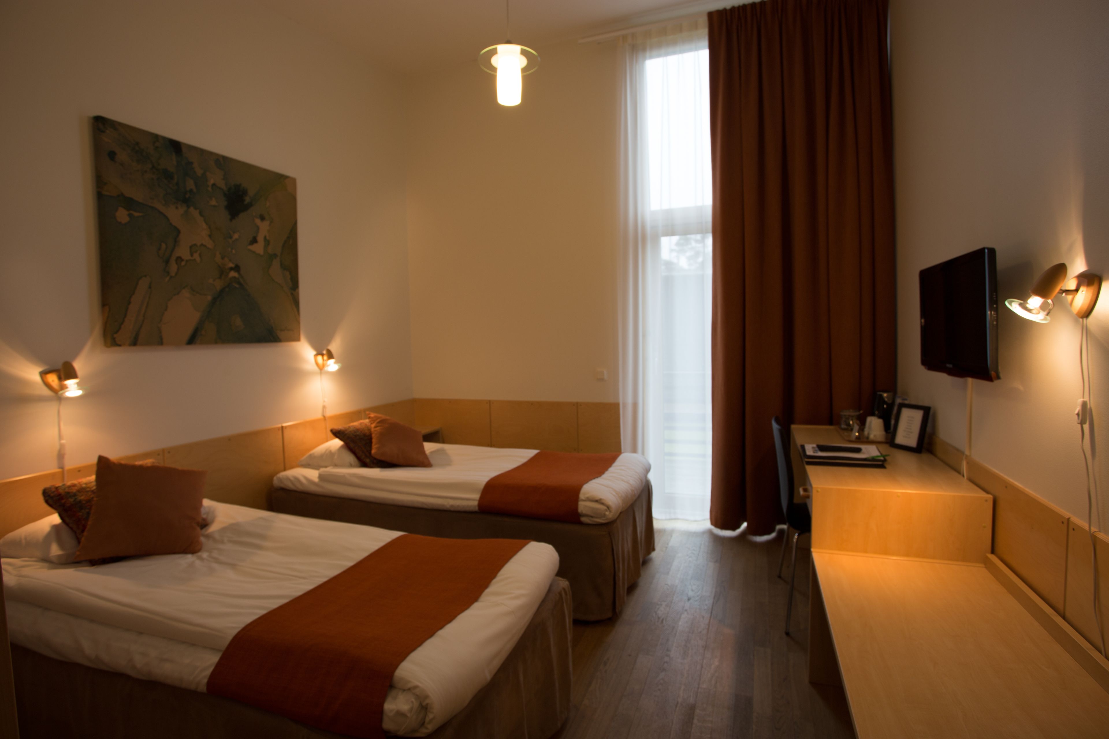 standard twin room | desk, blackout curtains, rollaway beds, free wifi