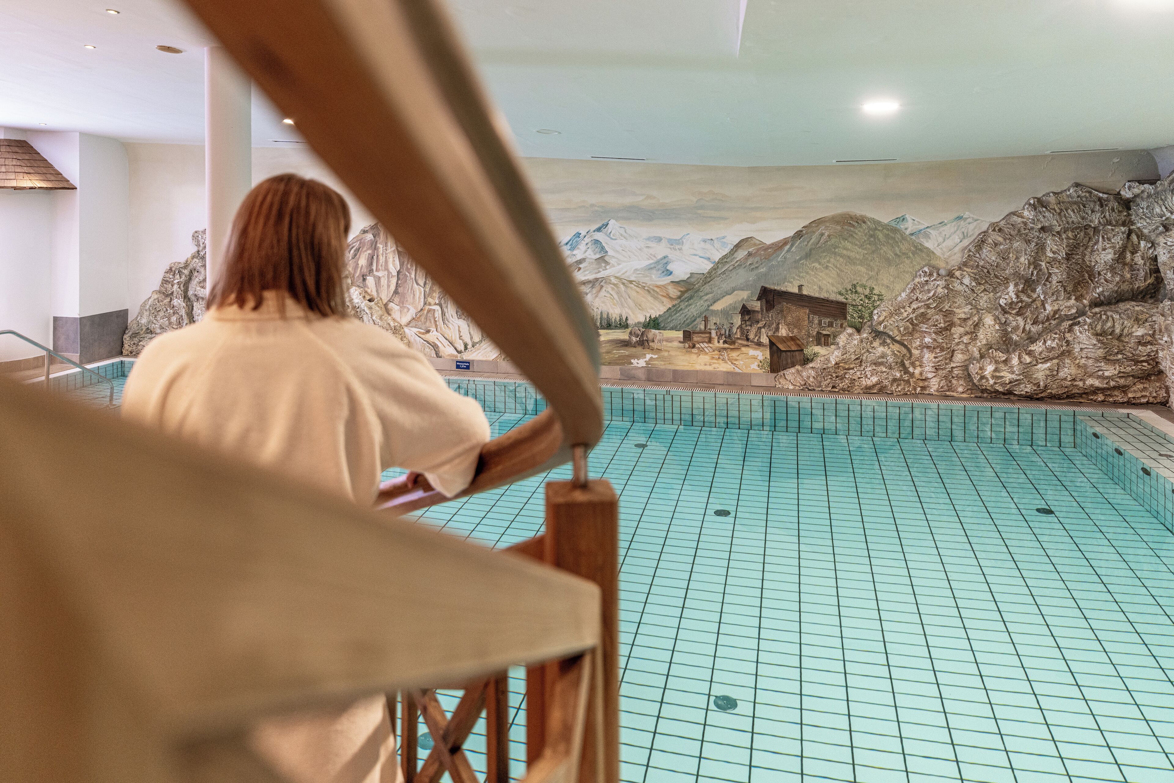 Indoor pool, sun loungers