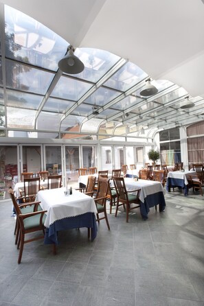 Breakfast area - Eurowings Hotel a Hostel (Prague)