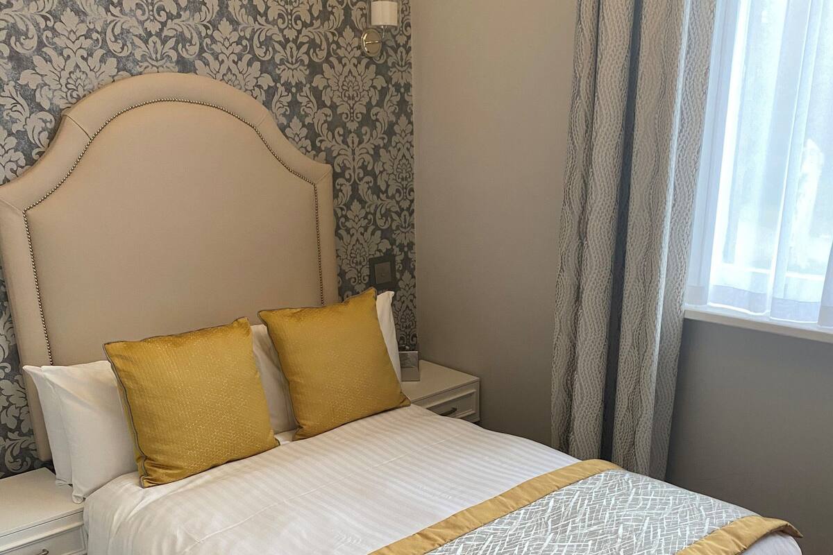 Mansion Cosy | Peralatan tempat tidur premium, meja, seterika/papan seterika