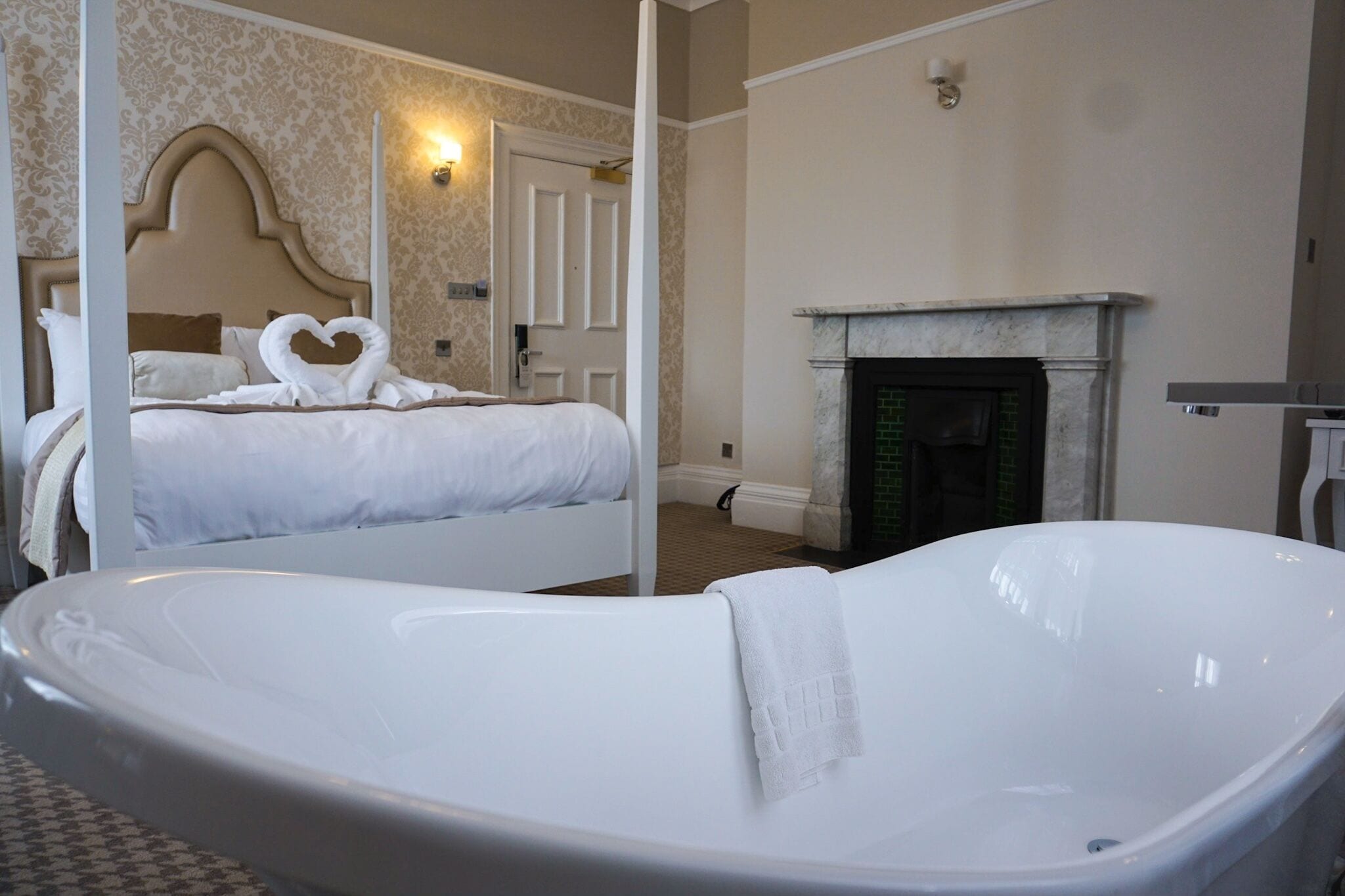Premium bedding, desk, iron/ironing board, free WiFi