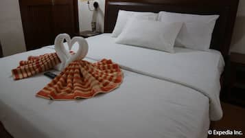 In-room safe, soundproofing, free WiFi, bed sheets