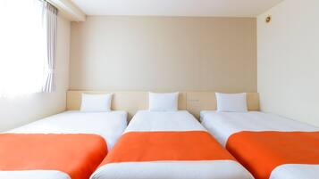 Ropa de cama de alta calidad, escritorio y cortinas blackout