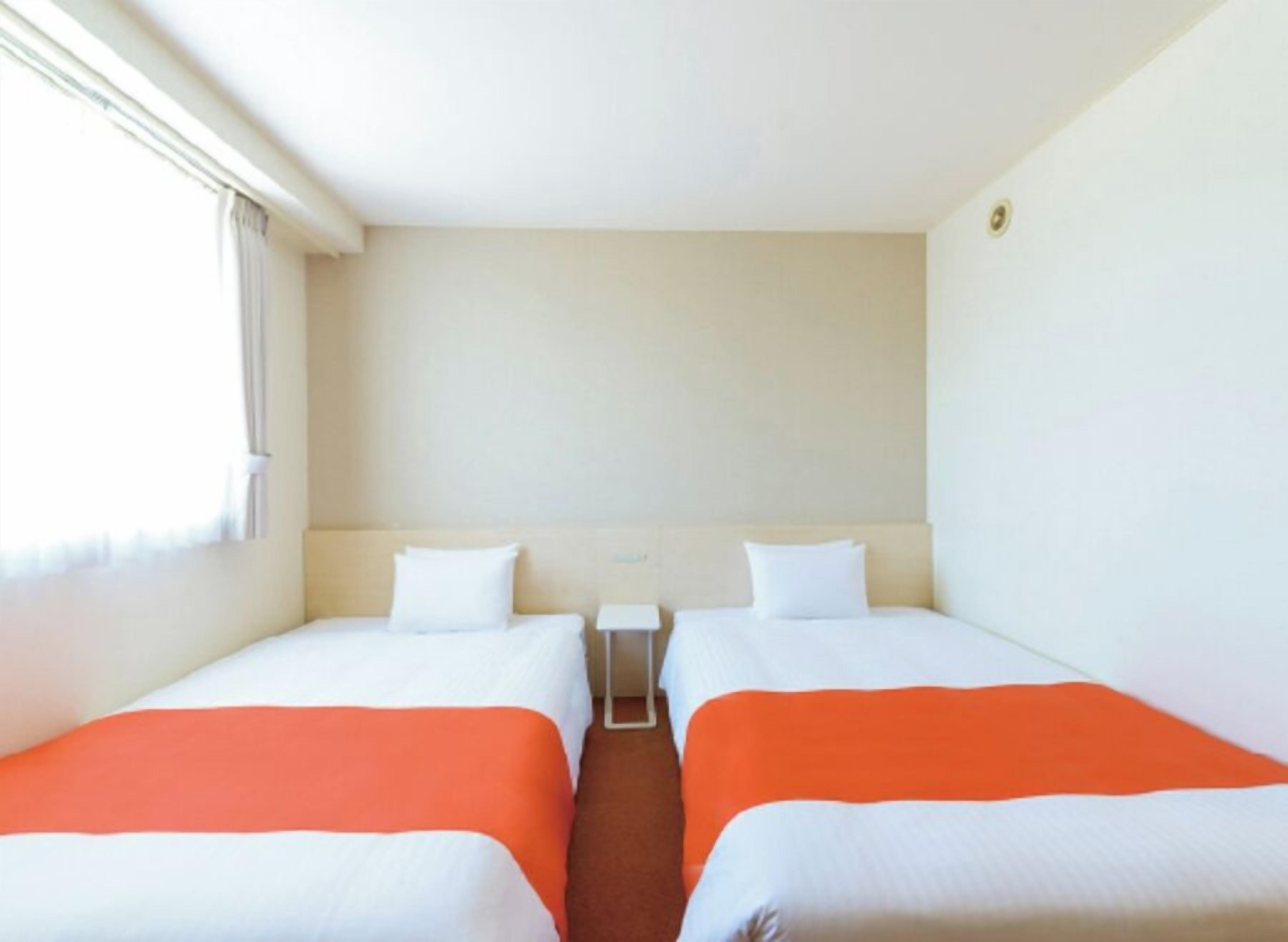 Ropa de cama de alta calidad, escritorio y cortinas blackout 