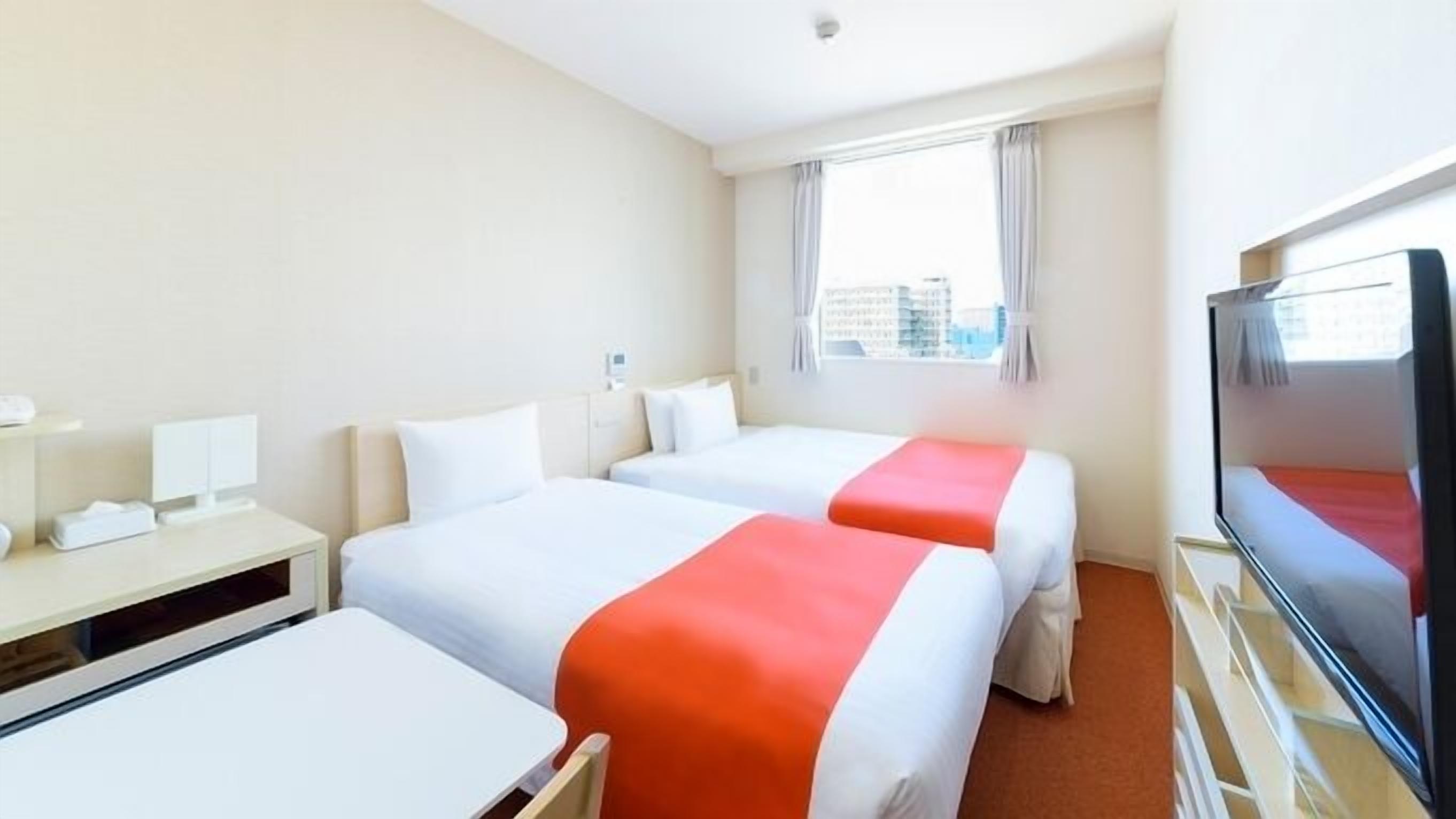 Premium bedding, desk, blackout drapes, iron/ironing board (on request)