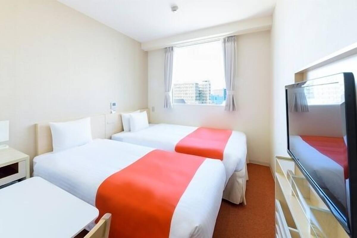Ropa de cama de alta calidad, escritorio, cortinas opacas