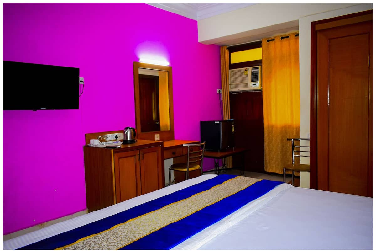 Super Deluxe Dbl AC Room | In-room safe, desk, iron/ironing board, cots/infant beds