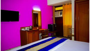 Super Deluxe Dbl AC Room | In-room safe, desk, iron/ironing board, cots/infant beds