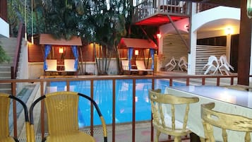 Khu ẩm thực ngoài trời