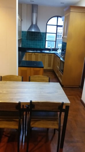 Three-Bedroom House | Restauration dans la chambre