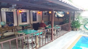 Outdoor dining - Chaulty Towers Guest House (Koh Samui)