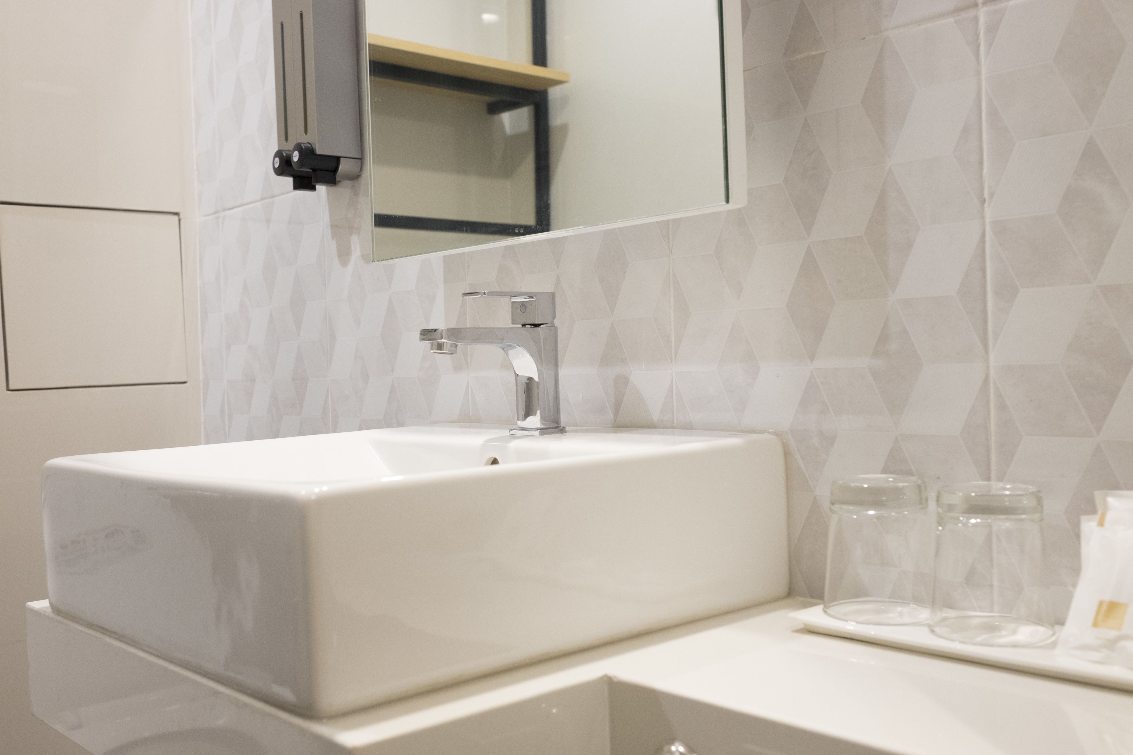 family studio, non smoking, lanai | bathroom | shower, hair dryer, towels