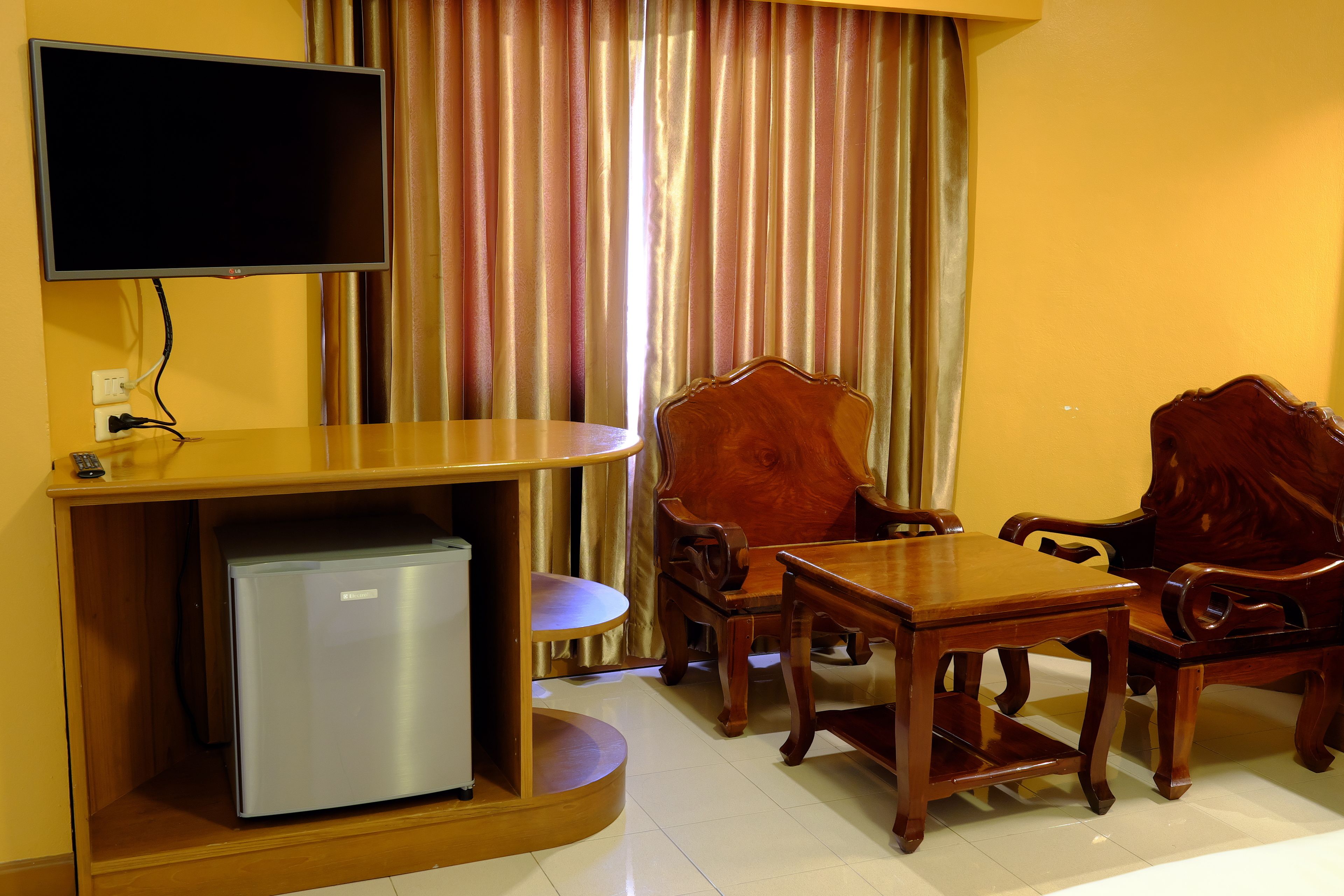 deluxe family room | living area | tv