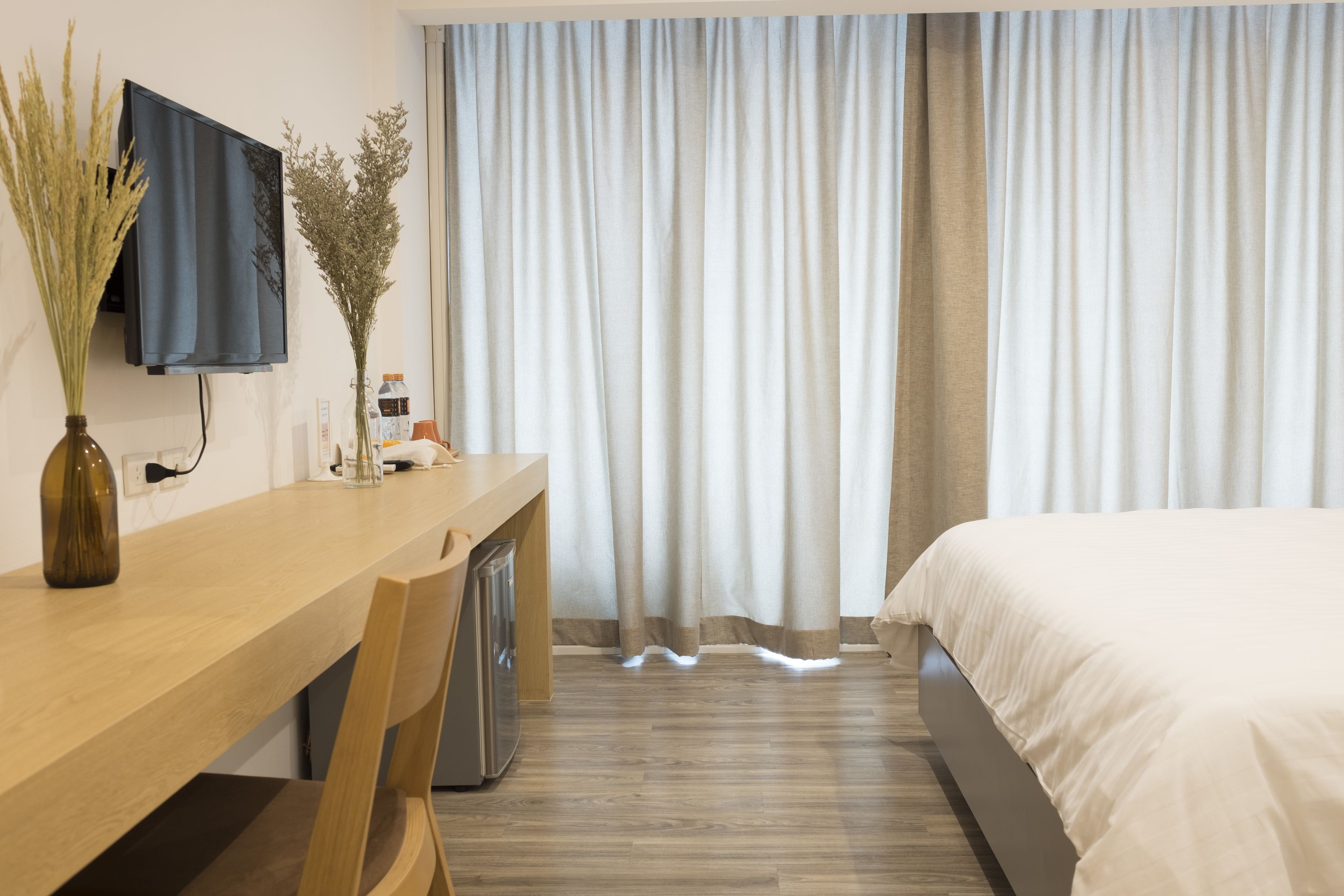 comfort studio, 1 king bed, non smoking, terrace | free wifi