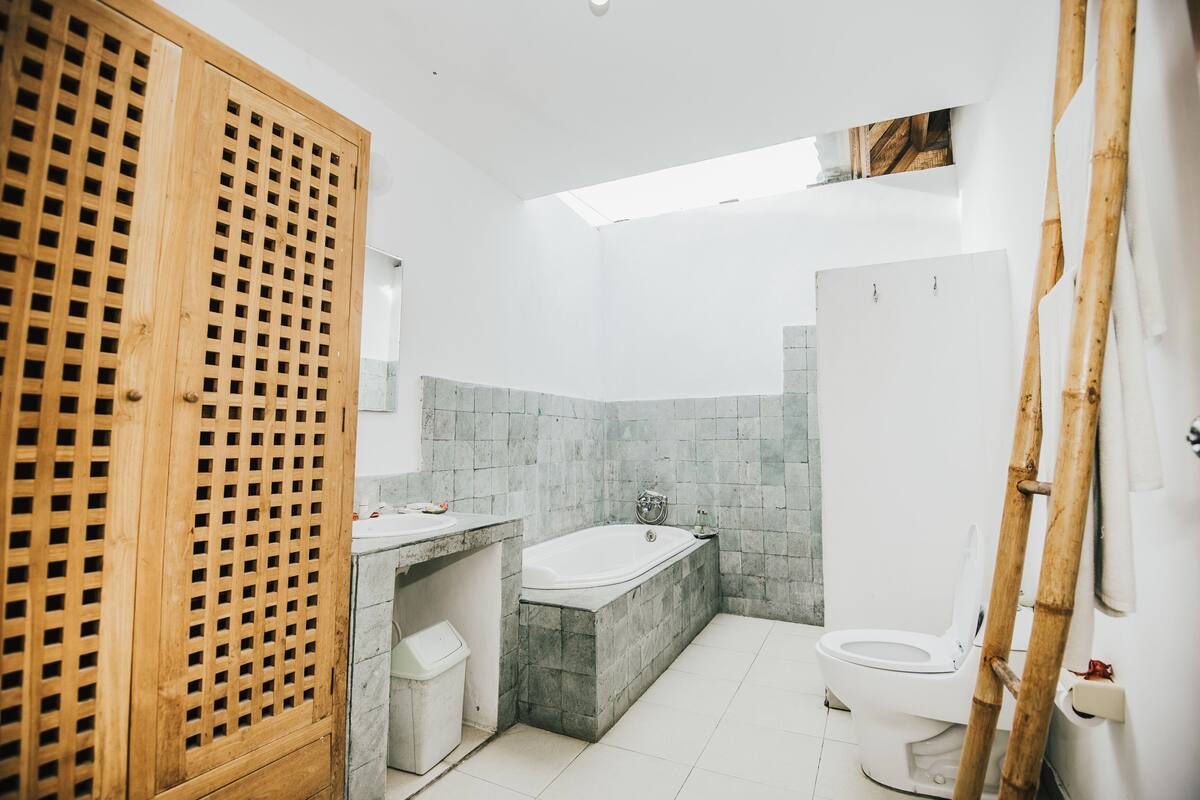 suite | bathroom | hair dryer, towels