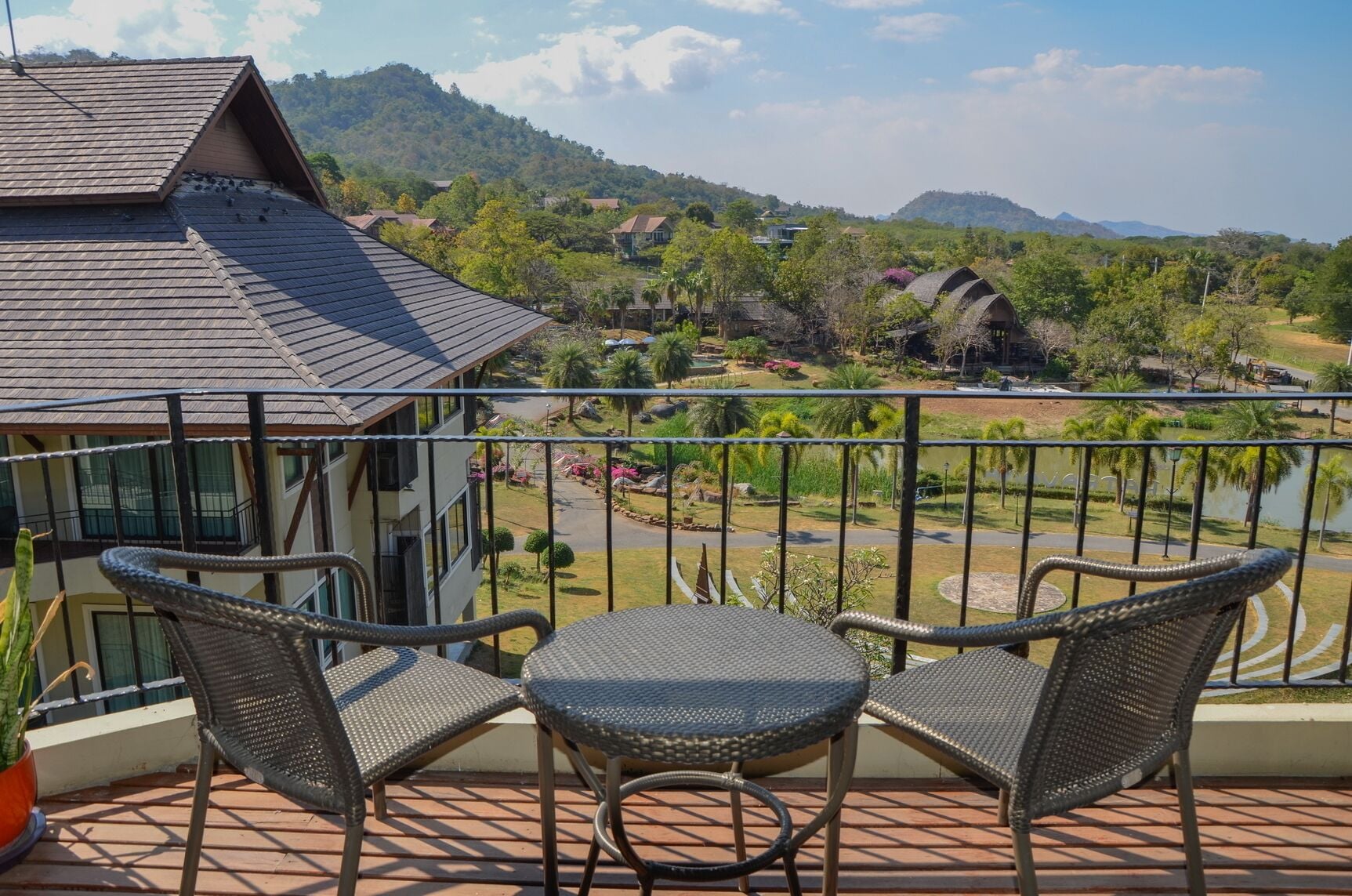 Minibar, caja de seguridad en la habitación y cortinas blackout 