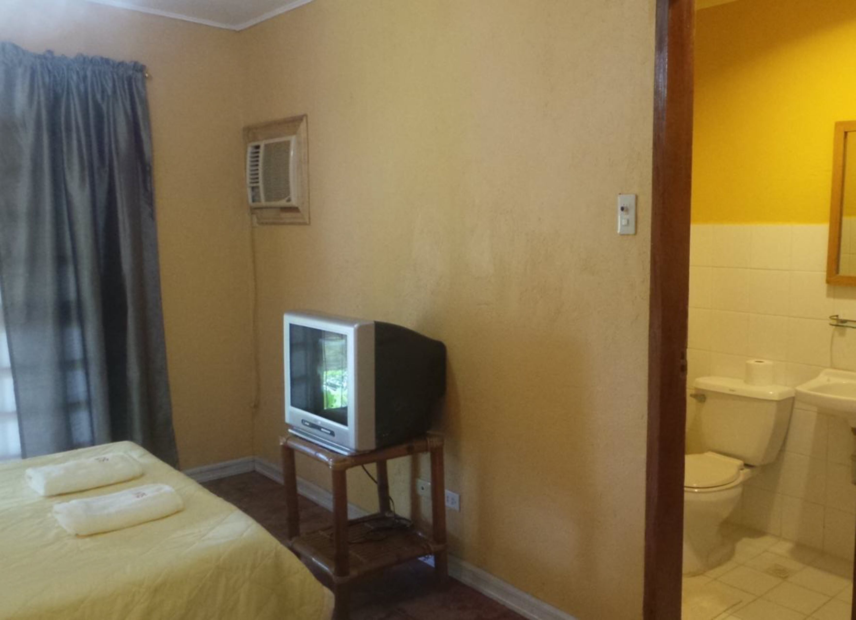 standard room | desk