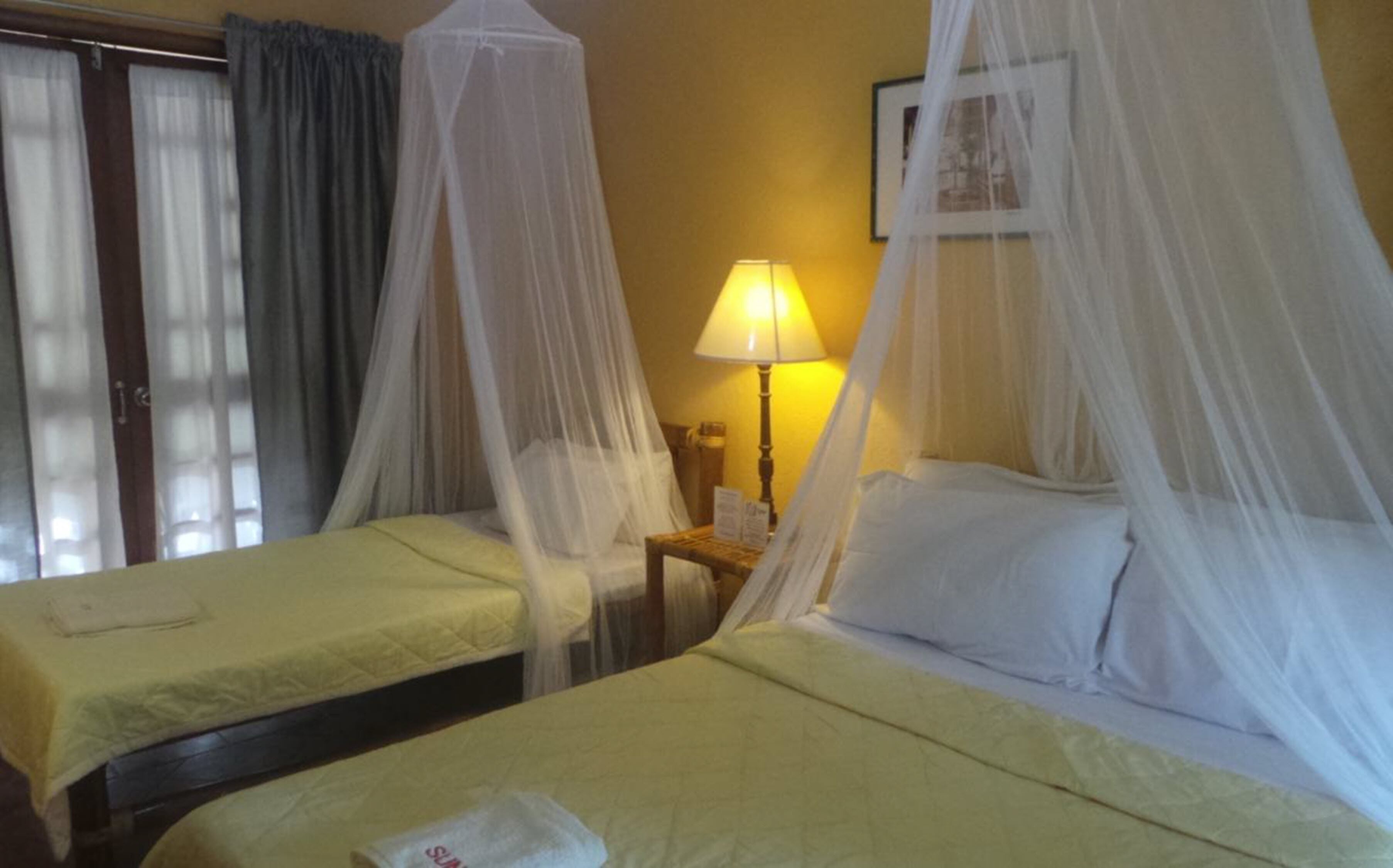 standard room | desk