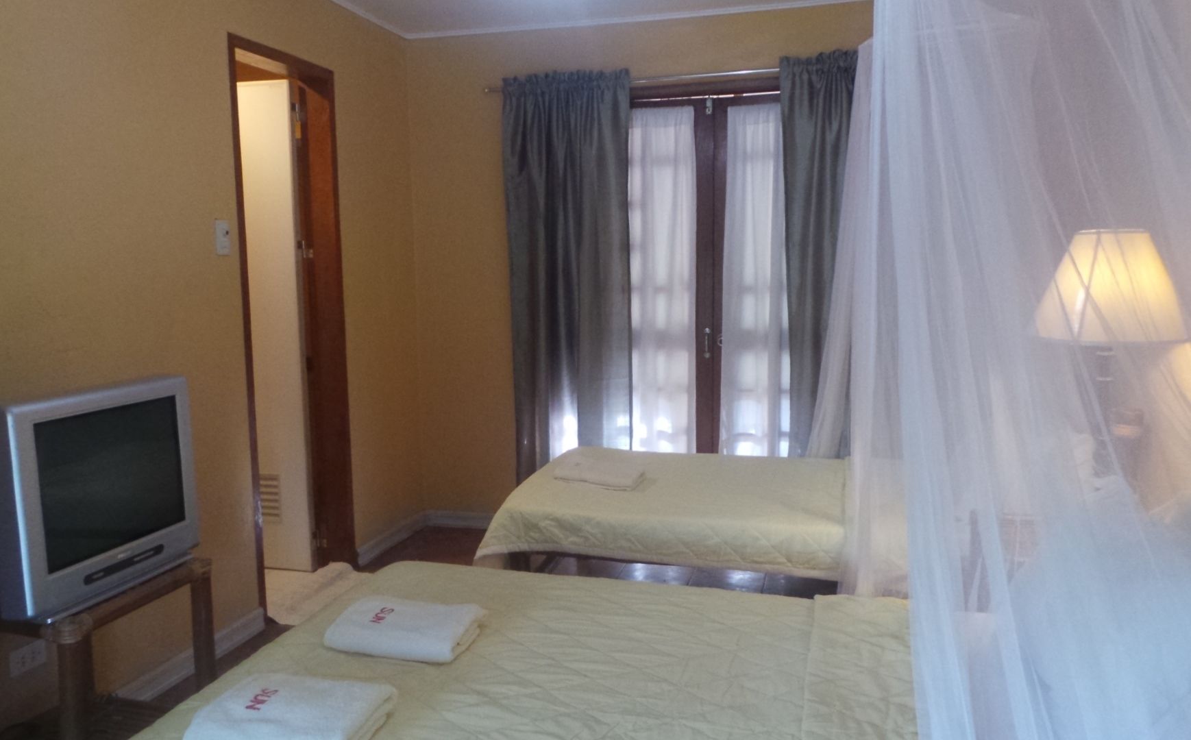 standard room | desk