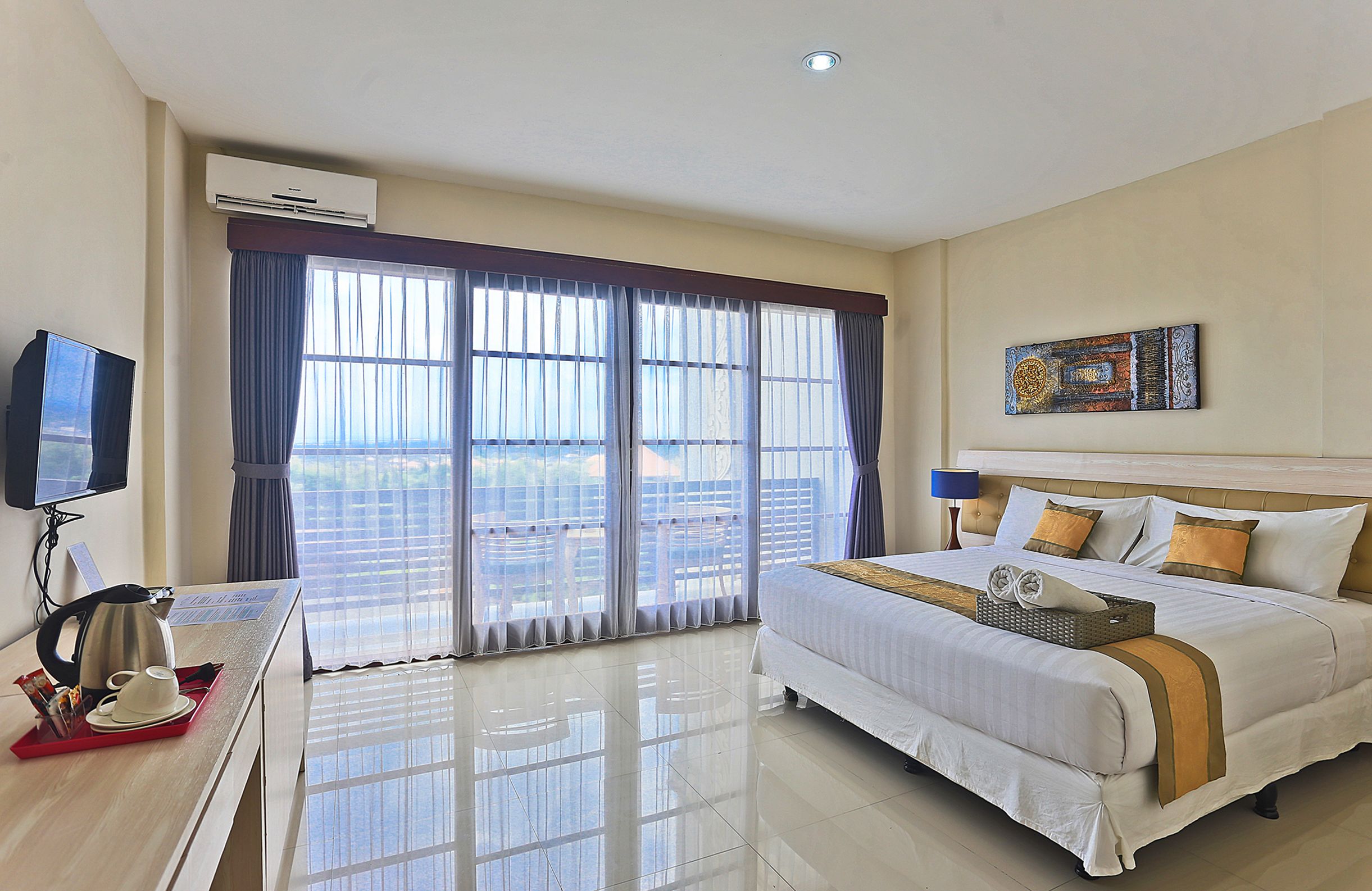 deluxe double room, kitchen | premium bedding, in-room safe, desk, free wifi